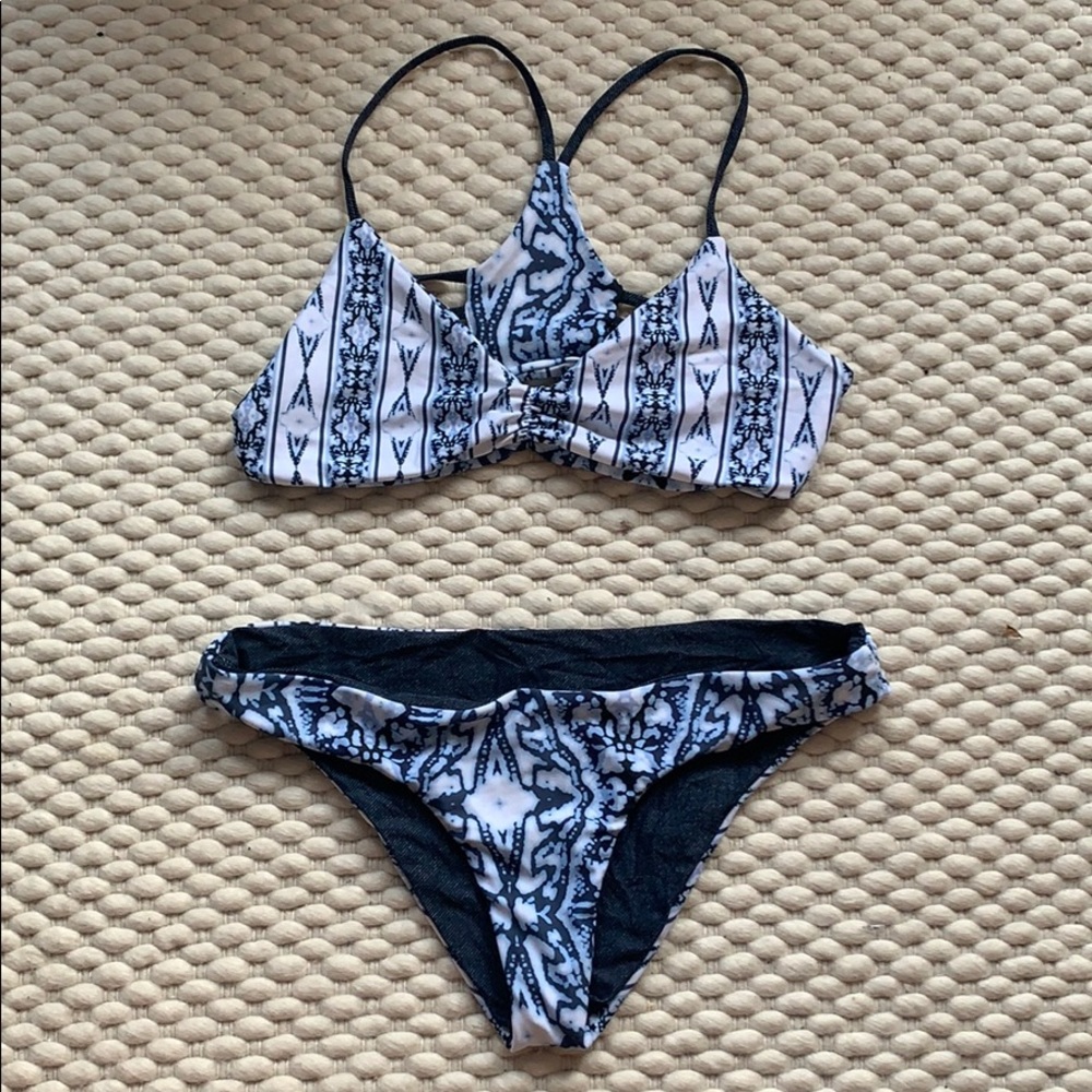 New! L Space bikini set, reversible